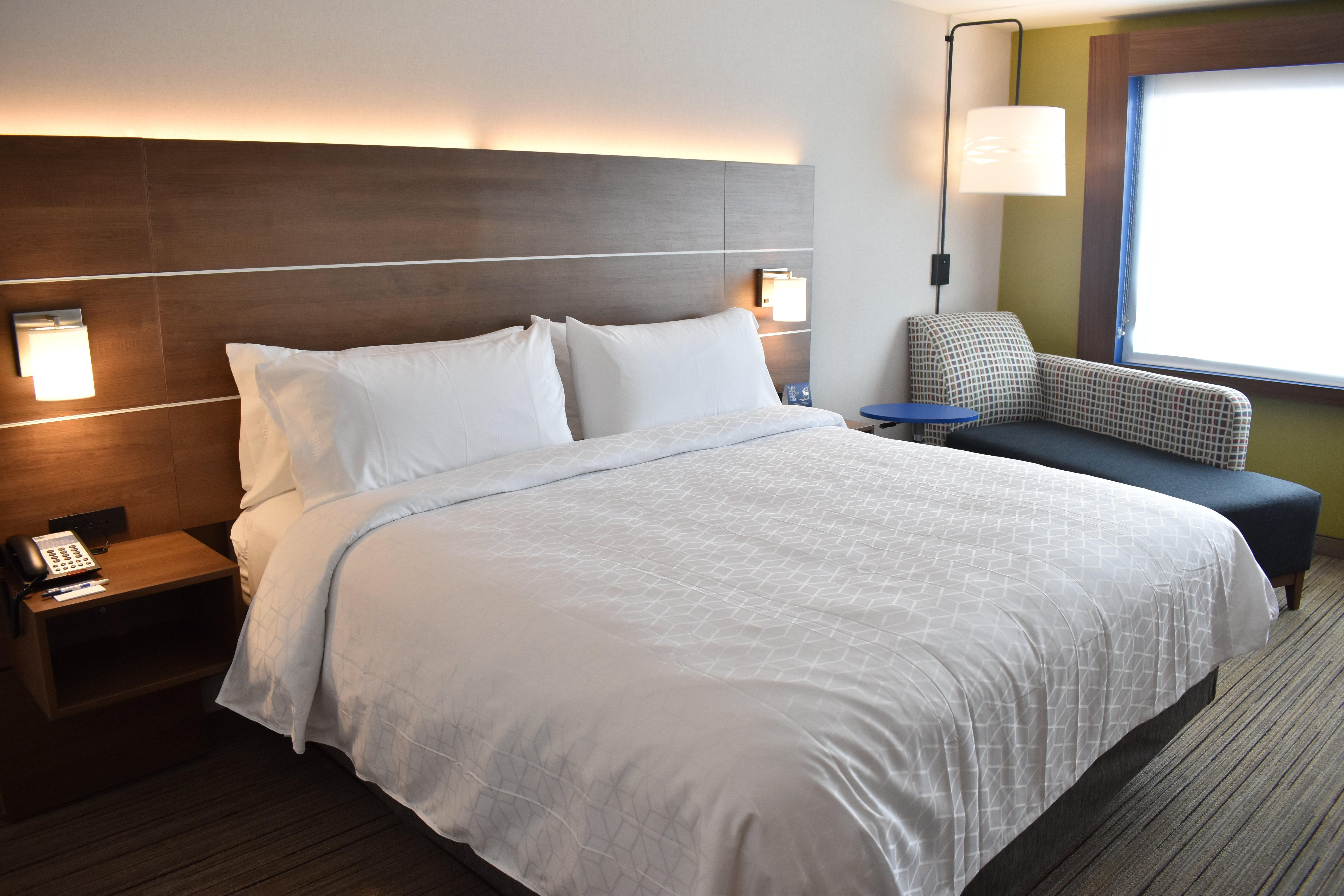 Holiday Inn Express & Suites - Boston South - Randolph By Ihg Exteriör bild