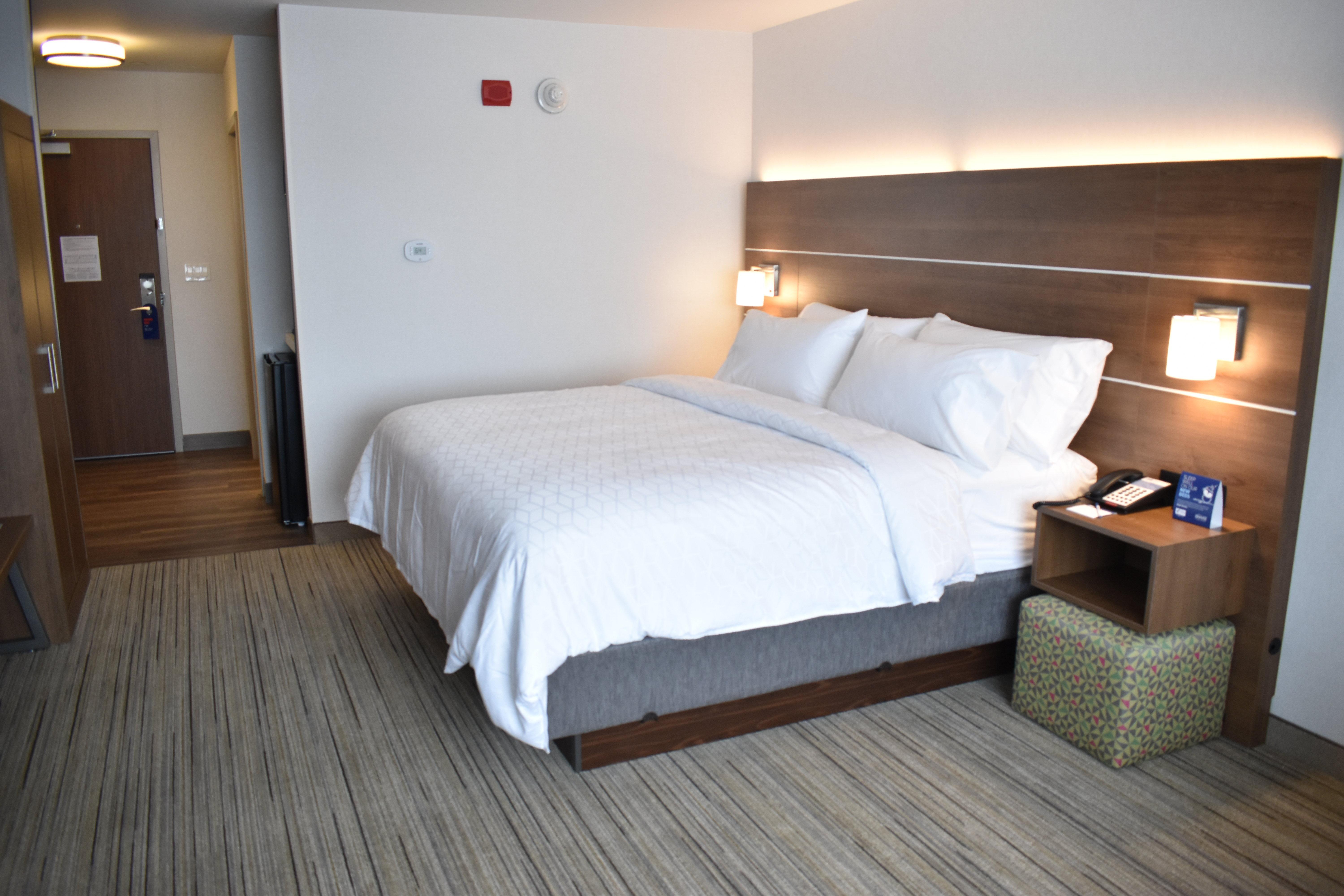 Holiday Inn Express & Suites - Boston South - Randolph By Ihg Exteriör bild