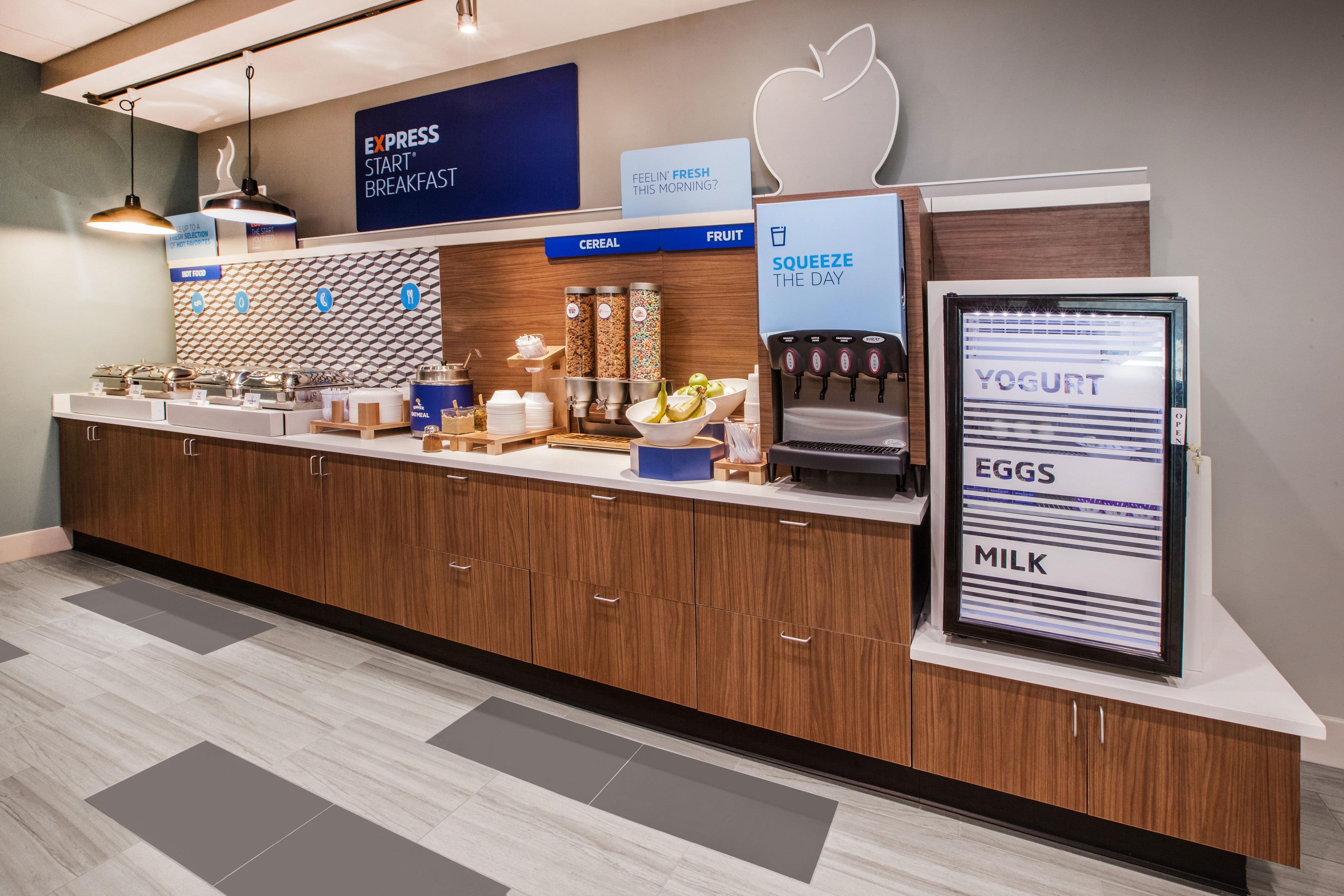 Holiday Inn Express & Suites - Boston South - Randolph By Ihg Exteriör bild