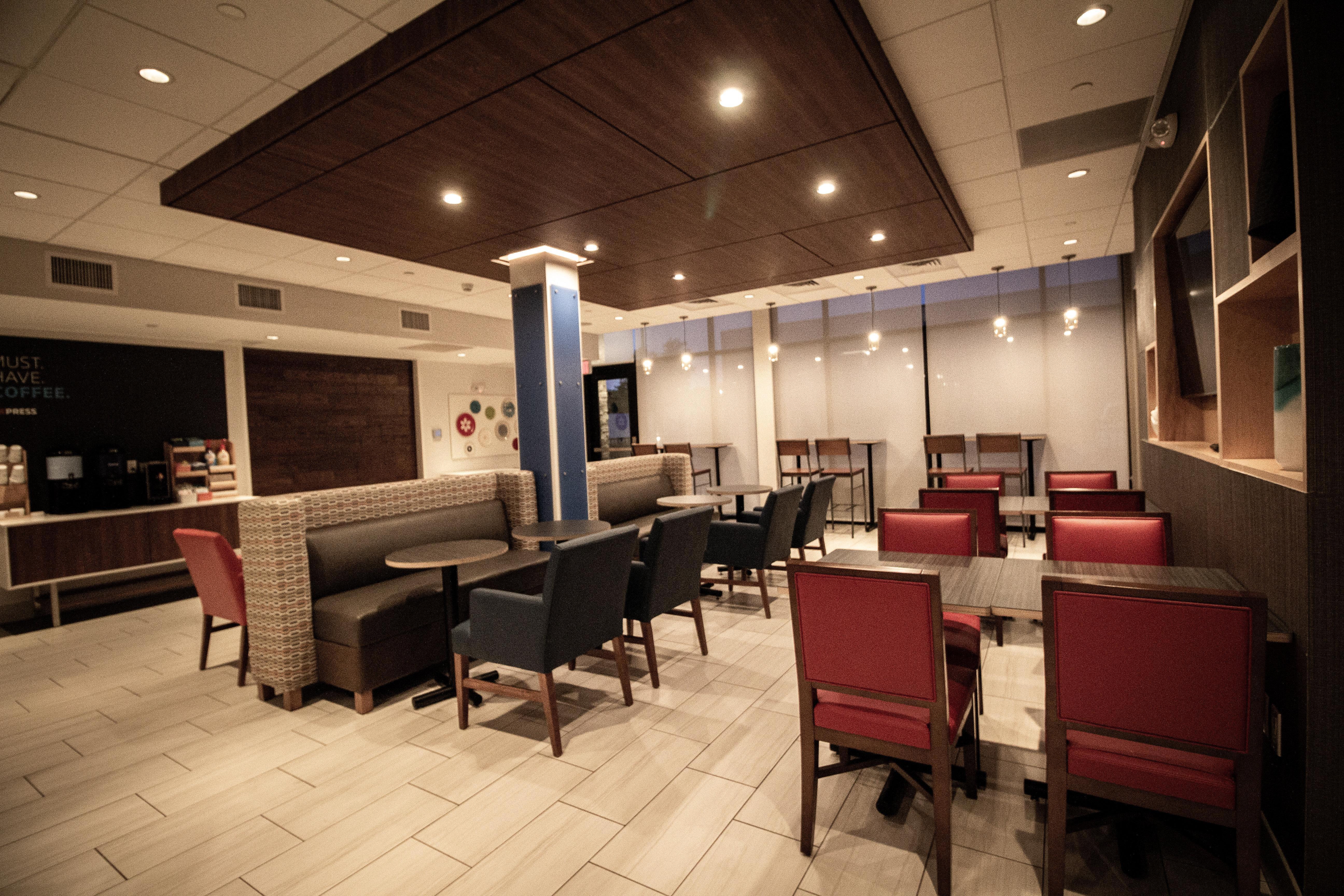 Holiday Inn Express & Suites - Boston South - Randolph By Ihg Exteriör bild