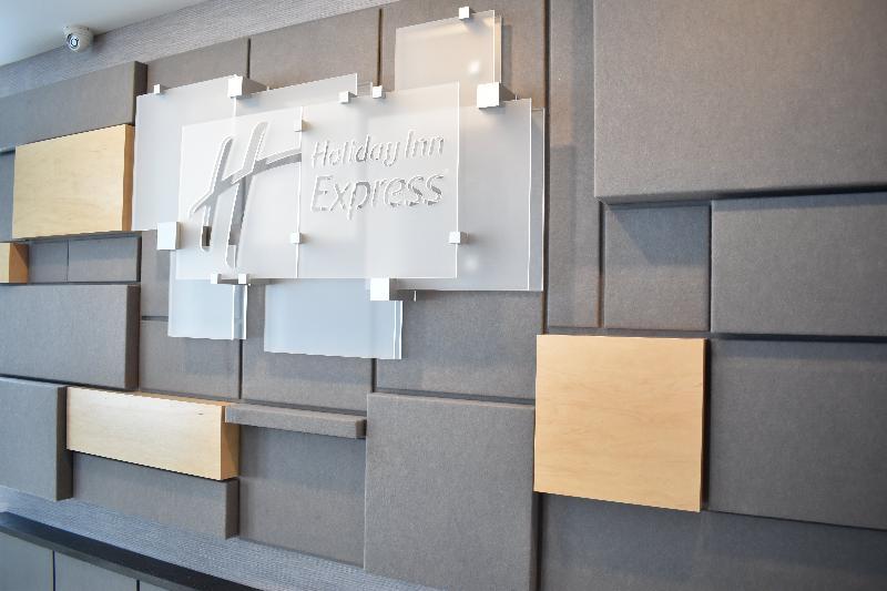 Holiday Inn Express & Suites - Boston South - Randolph By Ihg Exteriör bild
