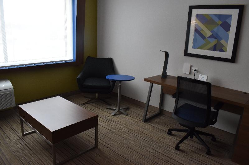 Holiday Inn Express & Suites - Boston South - Randolph By Ihg Exteriör bild
