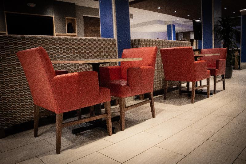 Holiday Inn Express & Suites - Boston South - Randolph By Ihg Exteriör bild
